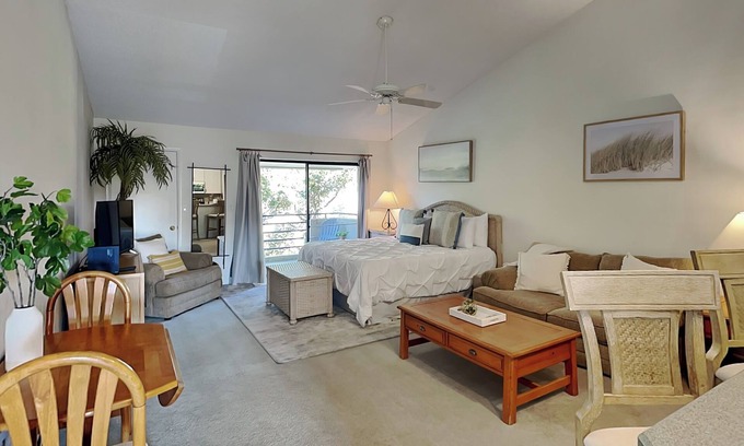 Sawgrass Condo | Oceanside Studio at Sawgrass – Easy Beach to Golf Location + Pool