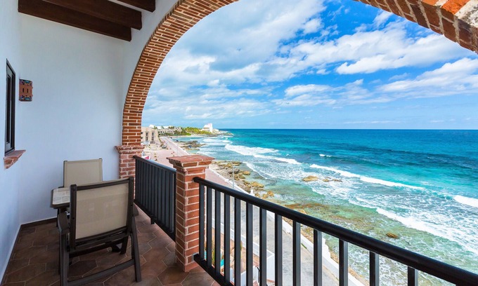 Centro - Supmza 001 Villa | Oceanside Villa "Veracruz" with a/c pool in centro 5 min stroll to beach