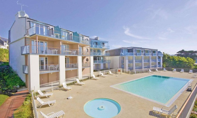 Audierne Apartment | Oceanview Apartment w/Pool