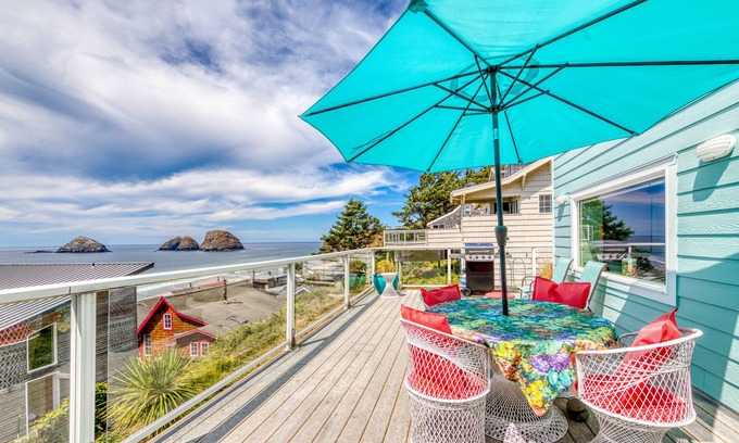 Oceanside House | Oceanview Group Getaway in Prime Beachside Location