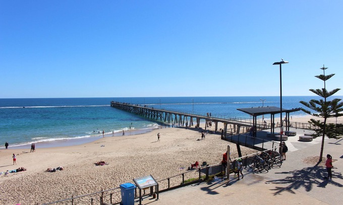 Port Noarlunga House | Oceanview House: Migrant relocation/ holiday home