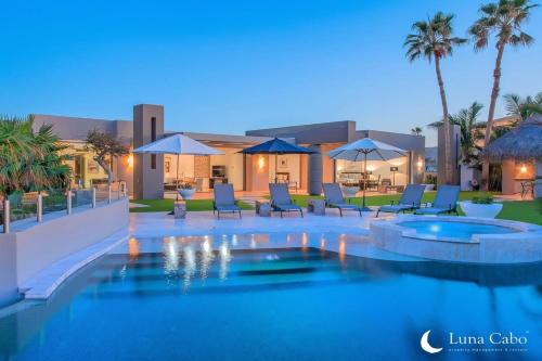 El Bledito Villa | Oceanview Luxury Villa w Pool Hot Tub BBQ Area