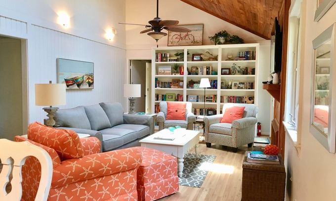 West Beach Cottage | Oceanwoods 3bd/2bth w/Enlarged Screen Porch, WiFi, updated!