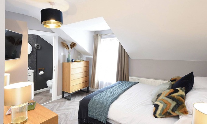 Queens Quarter Hotel | Ocho Homes by Eight Continents