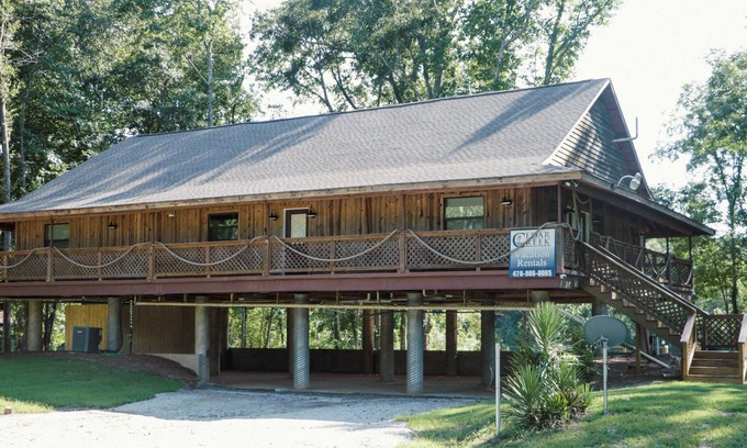 Juliette Cabin | Ocmulgee River Lodge ~ Sleeps 12 ~ 5 Private Suites ~River Access