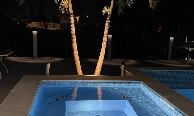Fort Myers Beach House | October still has openings! Walk to everything! Large private pool! Tiki Bar!