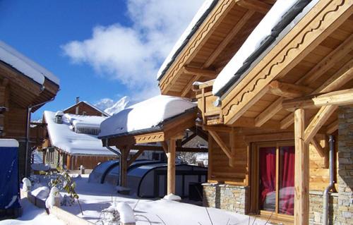 Les Deux Alpes Ski Chalet | Odalys Chalet Le Loup Lodge