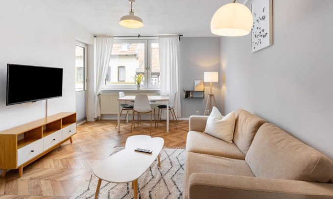 Braunschweig City Center Apartment | #OEL31 bright 2 room apartment with balcony in the Magniviertel