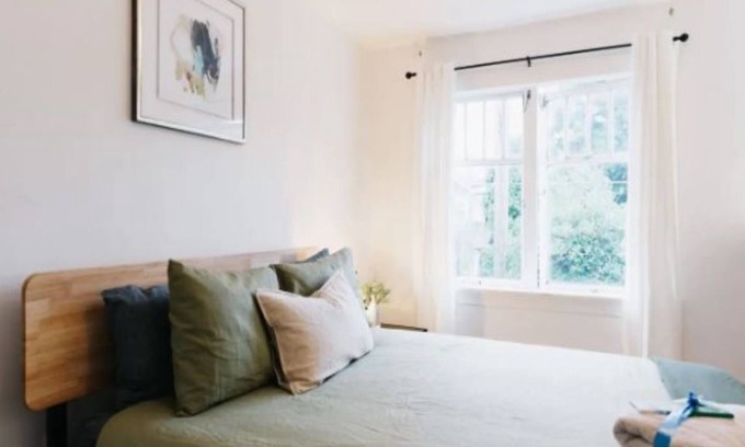 Kitsilano Apartment | ♡of Kits:2BR Pet Friendly Heritage Rustic Chic Apt