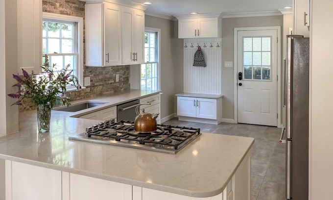 Roswell House | Off Canton Cottage - walking distance to canton st