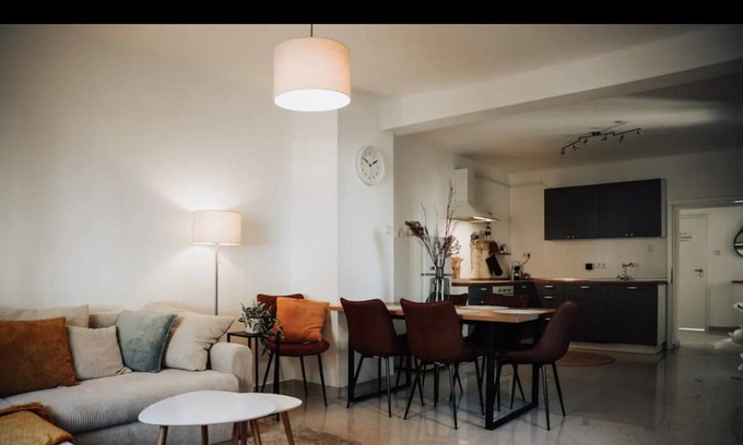 Ramstein-Miesenbach House | Offenes Stilvolles Stadthaus