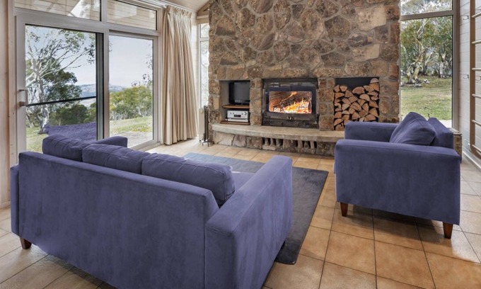 Crackenback Cottage | Offers a country experience with modern style and comfort.