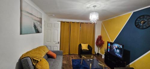 Sunderland House | OG Stays III- 6bedroom house- sleeps 9persons, Near Nissan & Stadium of Light, free parking