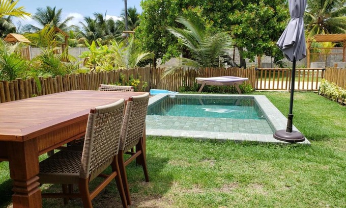 Passo de Camaragibe House | OKA 25: Casa com piscina em condomínio beira mar em Milagres