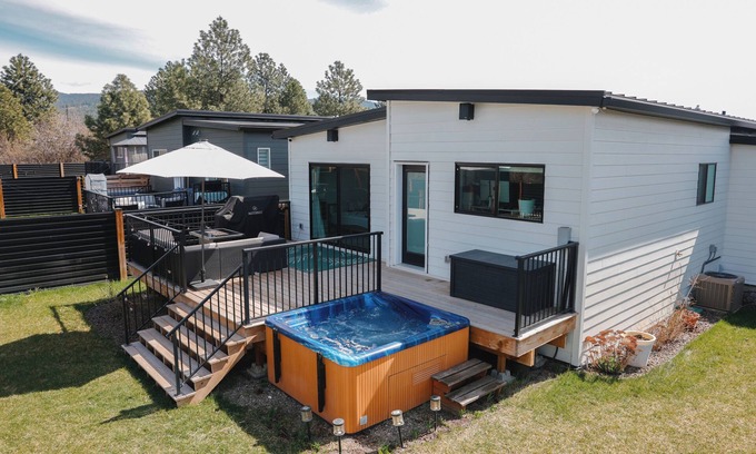 Central Okanagan House | Okanagan 3br w/Hot Tub - Wine, Lakes, Pickleball