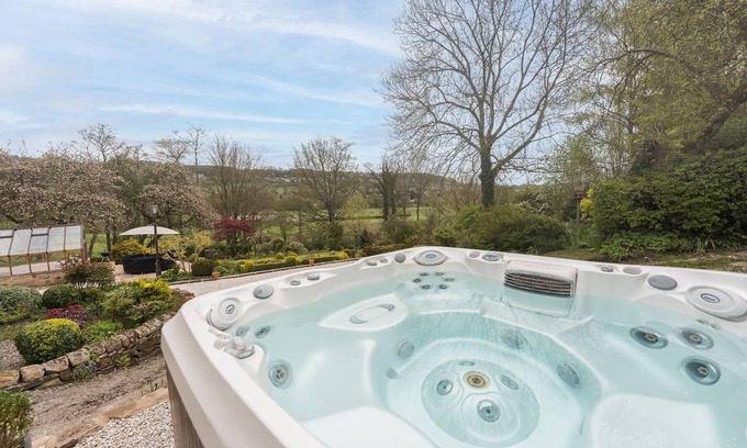 Matlock Cottage | Oker Farm - a farmhouse that sleeps 12 guests in 5 bedrooms