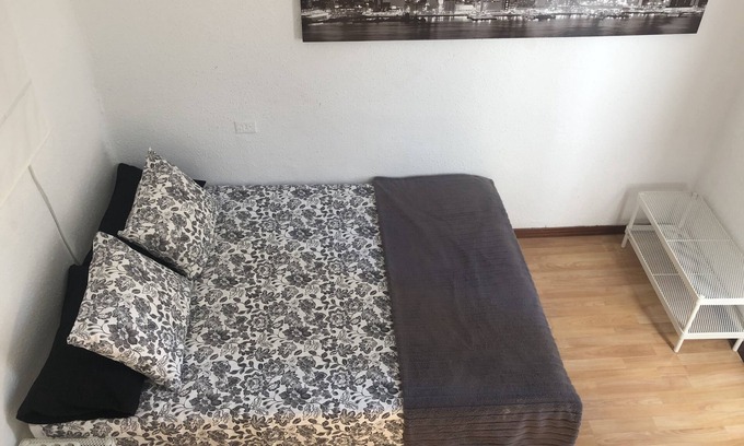 El Guinardo Condo | OLD AND HANDSOME STUDIO CLOSE TO SAGRADA FAMILIA