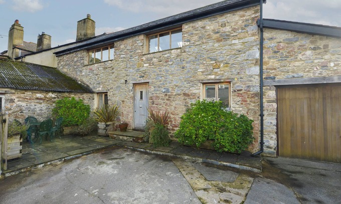 Ashburton Cottage | OLD ARMOURY BARN, character holiday cottage in Ashburton