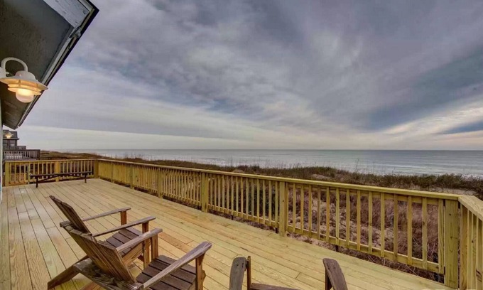 Duck Cottage | Old Bay Hideaway Oceanfront Cottage Duck