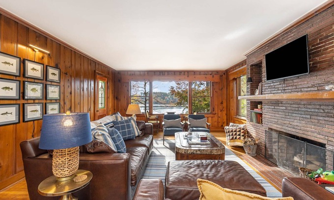 Lemon Springs Cottage | Old Blue's Retreat: Lakeview Cozy Cottage