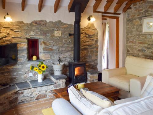 Dinas Cross House | Old Chapel Cottage - Dinas Country Club