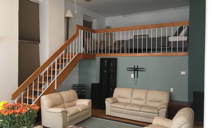 Old City House | Old City - Spacious Tri-level Loft