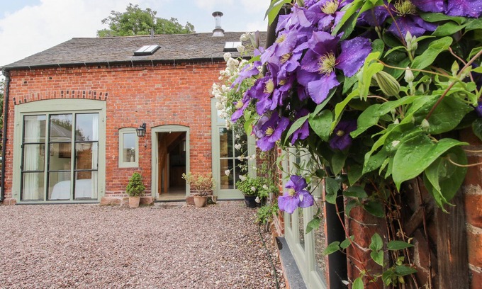 Stoney Stretton Cottage | OLD COACH HOUSE, pet friendly, with open fire in Shrawardine