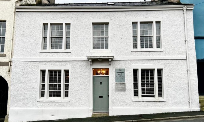Newland Near Ulverston Bed & Breakfast | Old Daltongate House