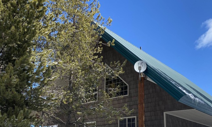 Island Park House | Old Faithful Lodge || Great for Reunions, Sleeps 20, Near Yellowstone, *HOT TUB*