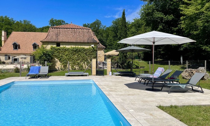 Lanquais House | Old farm surrounded by woods in Dordogne. Private swimming pool and tennis court
