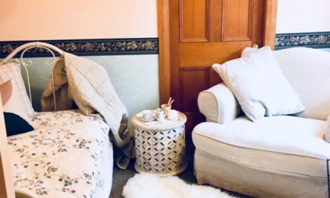 Wellington Cottage | Old Farmer’s cottage Villa in the Bay - A Cozy, Relaxing Getaway