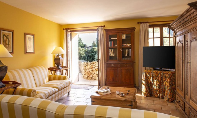 Moissac-Bellevue Cottage | Old farmhouse bergerie 15 minutes from Lake St. Croix