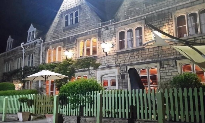 Woodchester Apartment | Old Fleece Apartments