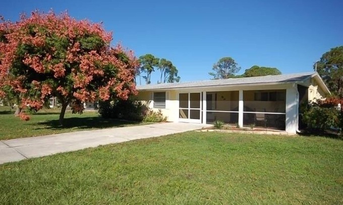 Englewood Cottage | Old Florida Charm, quiet, close to beach and boat launch.