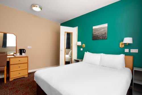 Hull Hotel | Old Grey Mare Inn by Greene King Inns