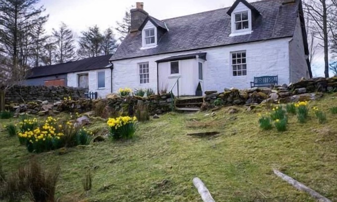 Lairg Cottage | OLD GRUMBEG COTTAGE, character holiday cottage in Bettyhill