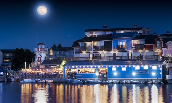 South Haven Hotel | Old Harbor Inn