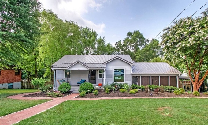 Old Hickory House | Old Hickory hideout! Basement apartment