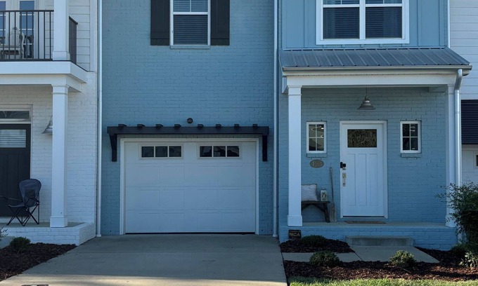 Gallatin Condo | Old Hickory Lake RetreatnShort walk to the water!