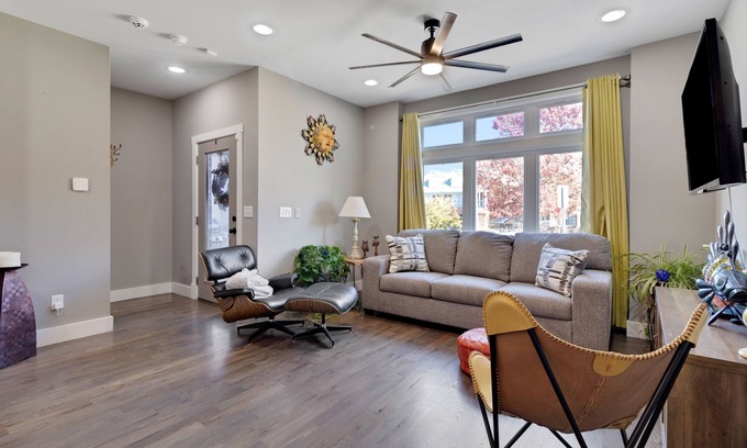 Lakewood House | Old Hickory Rooftop Oasis – Modern 3 BDR w/ River Views! 20 Min to Downtown