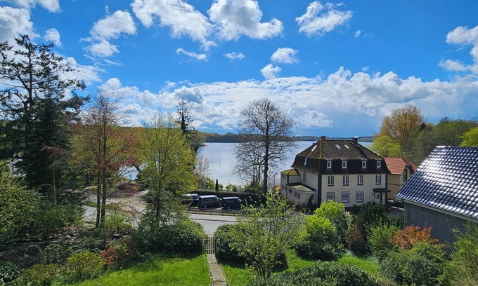 Sielbeck Apartment | Old lake view jewel
