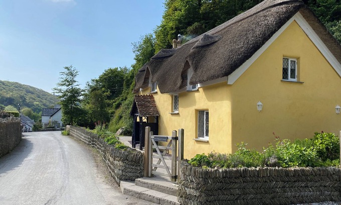 Lee Cottage | OLD MAIDS COTTAGE, pet friendly, with open fire in Woolacombe