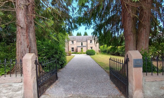 Marybank House | OLD MANSE, family friendly, character holiday cottage in Muir Of Ord