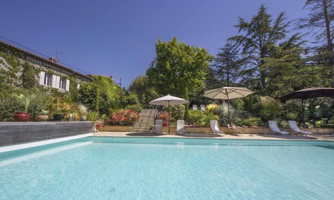 Soupex Cottage | Old Mansion & Bohemian vintage design touch. Historical Park & large pool.