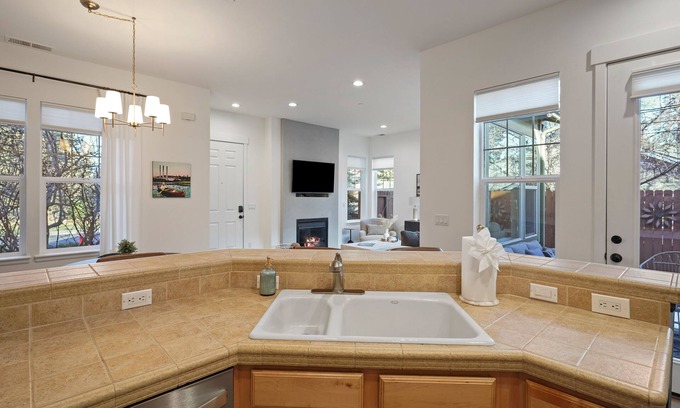 Larkspur House | Old Millton - 2 Bedroom in Old Mill District