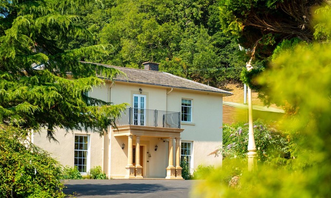 Newtown House | OLD RECTORY HOUSE, family friendly, luxury holiday cottage in Caersws