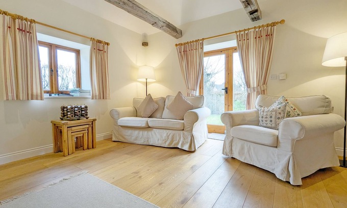 East Lavant Cottage | Old Root House, Lavant - a barn conversion that sleeps 6 guests in 3 bedrooms