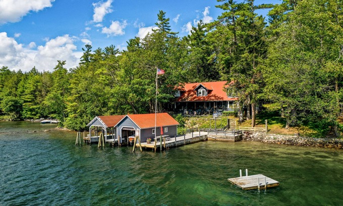 Moultonborough House | Old Time Winnipesaukee Lodge