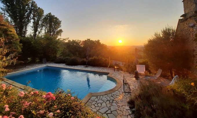 Marnac House | Old tobacco barn with a view of the Dordogne