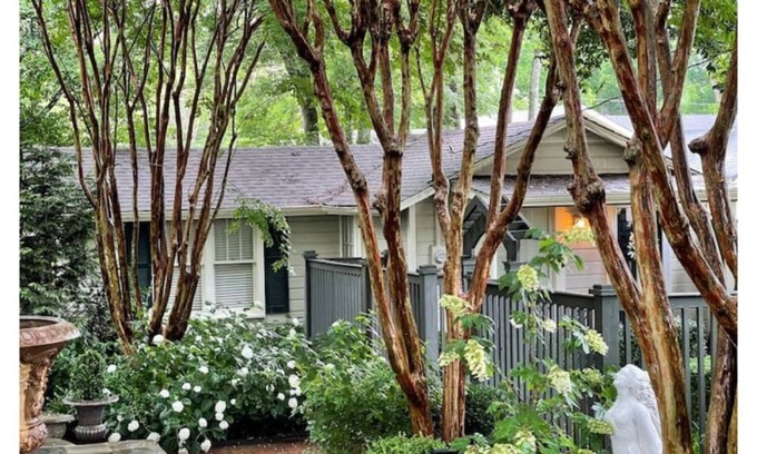 Old Town Cottage | Old Town Garden Cottage in downtown Huntsville